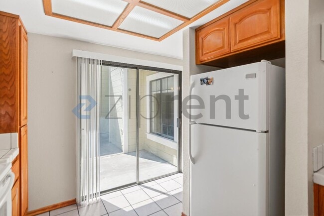 Building Photo - 1225 Oak Hill Ct