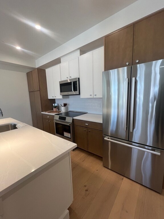 Building Photo - 105 Sea St