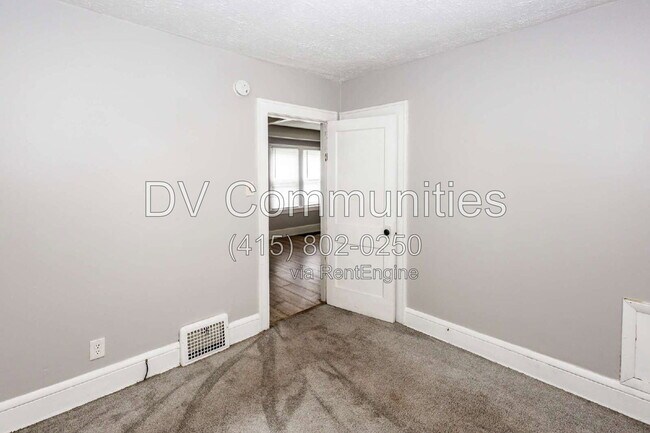 Building Photo - 854 Eva Ave