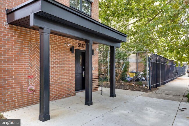Building Photo - 3517 N 16th St