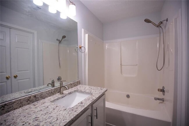 Building Photo - 649 Kenridge Dr