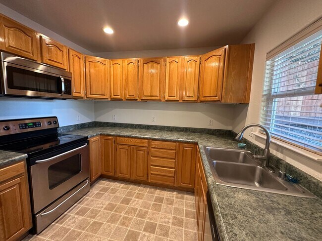 Building Photo - Spacious 3-Bedroom, 2-Bath Home for Rent i...
