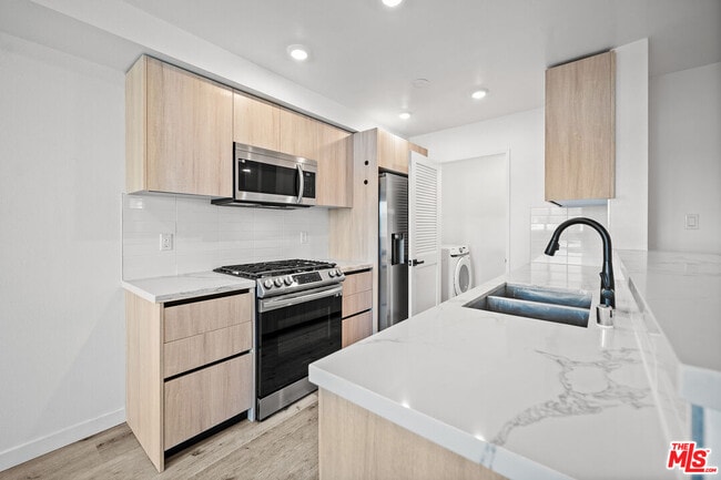 Building Photo - 1650 S Bentley Ave