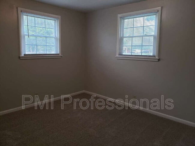 Building Photo - 110 Ingles St