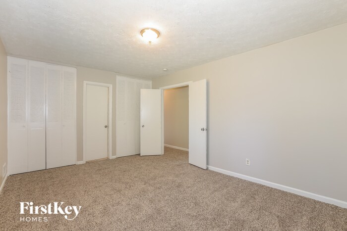 Building Photo - 8822 Ashwood Dr