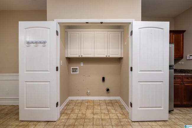 Building Photo - 2250 Ridgemont Dr