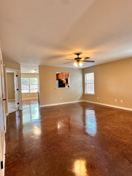 Building Photo - 5205 Graceland Dr