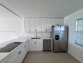 Building Photo - 575 Oaks Ln