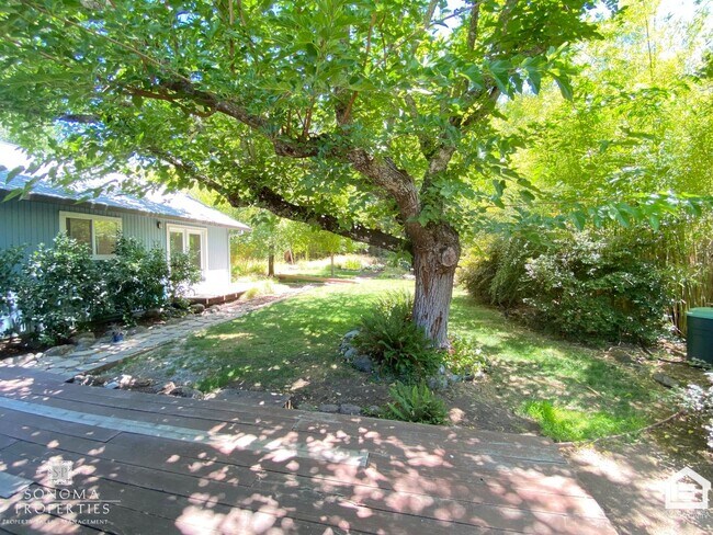 Building Photo - Inviting 3BD/2BA Home in Glen Ellen