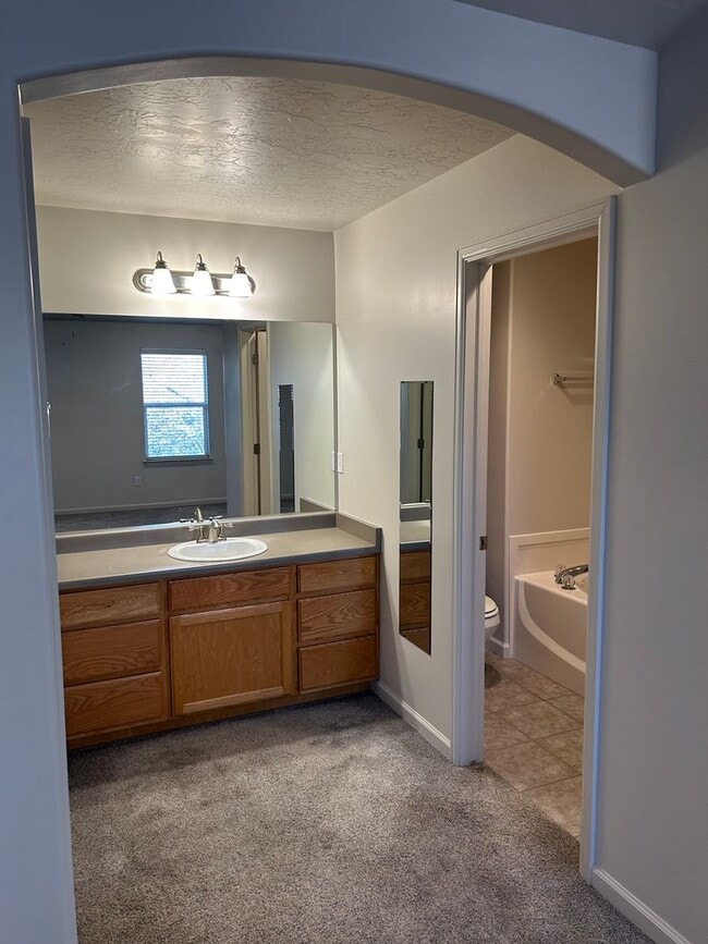 Building Photo - 2 Master Suites, 2.5 Bath Condo in West Jordan