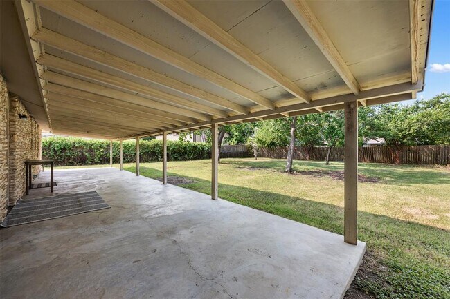 Building Photo - 2506 Oak Ln