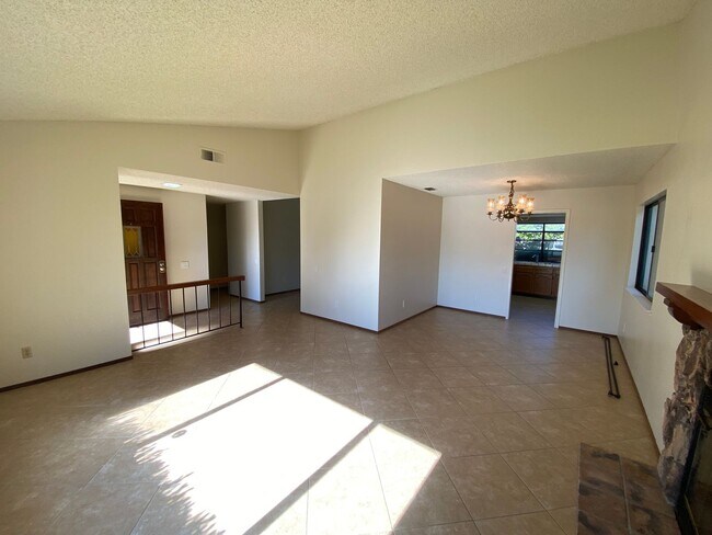 Building Photo - Well Maintained, Large Corner Lot