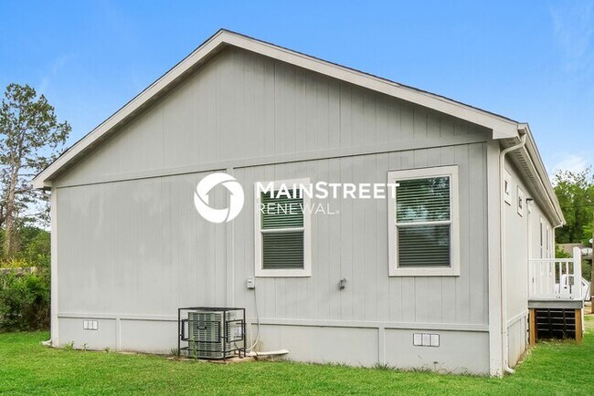 Building Photo - 4 Bedroom Pet-Friendly Home in San Antonio, TX with Main Street Renewal