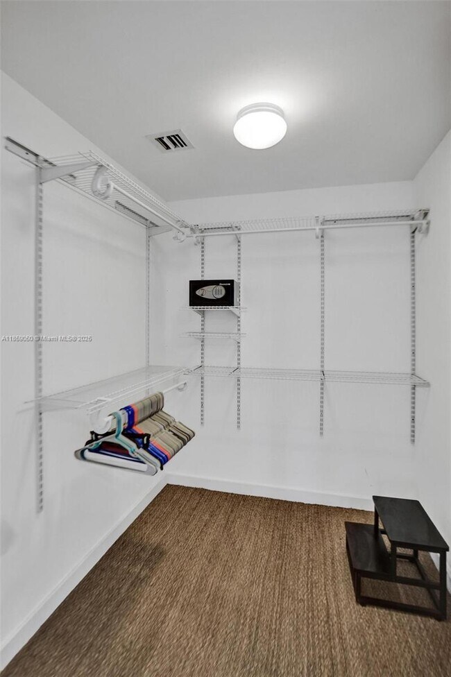 Building Photo - 475 Brickell Ave