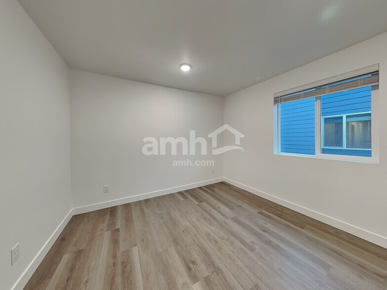 Building Photo - 7722 Brenden St SW