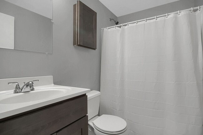 Building Photo - Chic lil Studio