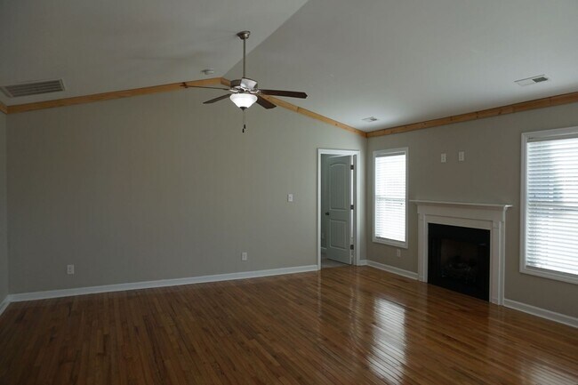 Building Photo - 3 Bedroom 2 Full bathrooms w/ Bonus room in Richlands!