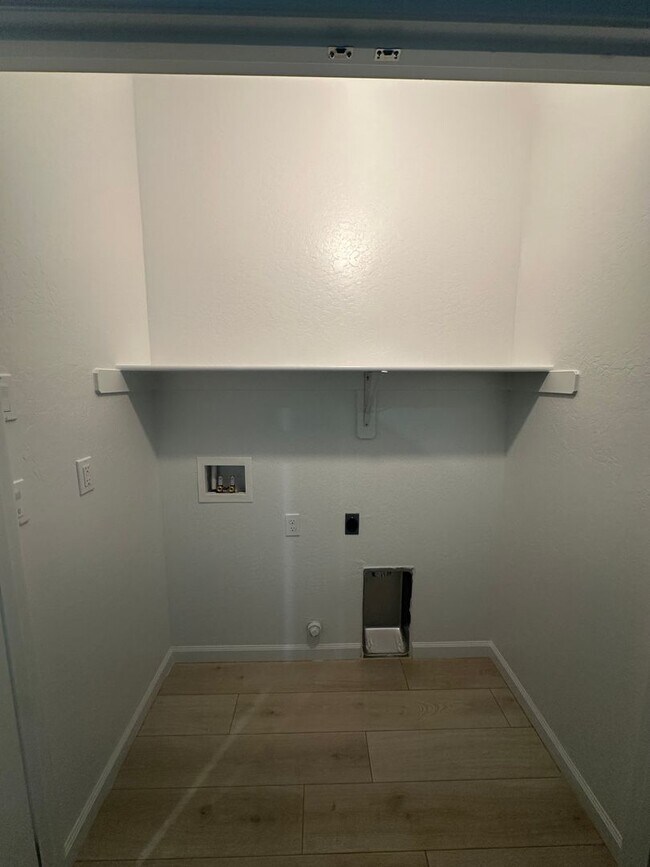 Building Photo - Newly built Woodside home located in Huckl...