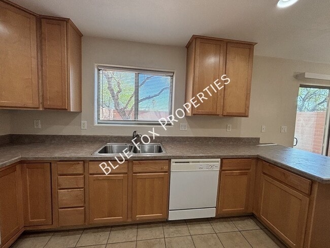 Building Photo - 322 N Hasman Dr