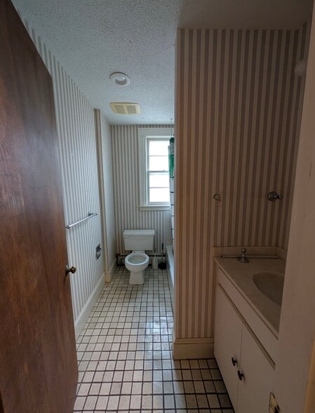 Building Photo - 128 Grand St