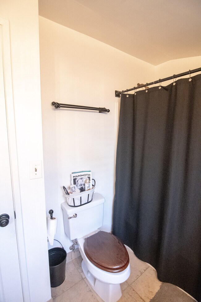 Building Photo - 820 S 5th St