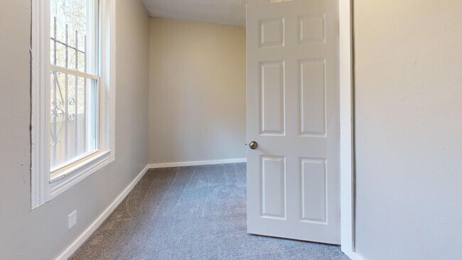 Building Photo - Clark / Fulton Area - 4 Bedrooms - Single ...