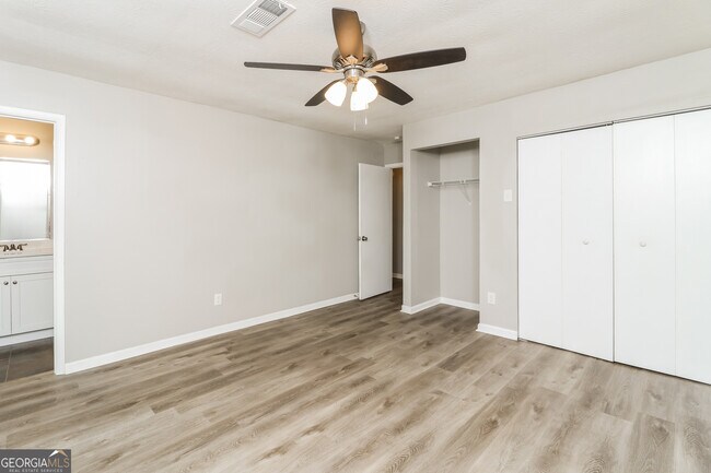 Building Photo - 417 Fire Fly Dr