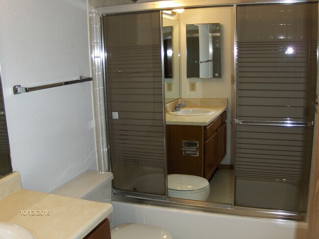 Building Photo - 8418 Everett Way