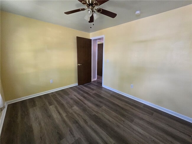 Building Photo - 237 Countess Dr