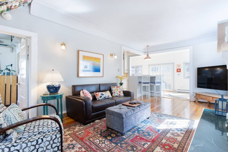 Building Photo - 2542 Pine St