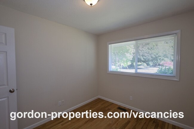 Building Photo - 10851 SE Garrett Dr
