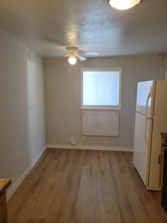 Building Photo - 218 Dewey Ave