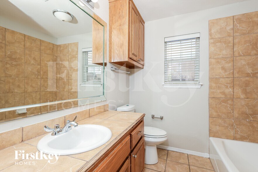 Building Photo - 116 SW 138th St