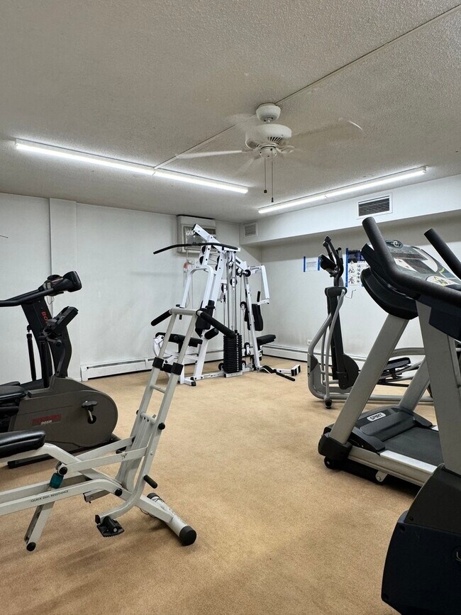 Building Photo - 201 S Maple Ave