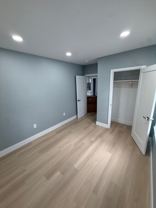Building Photo - 270 Homecrest Ave
