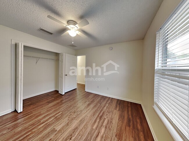 Building Photo - 12582 Ayrshire St E