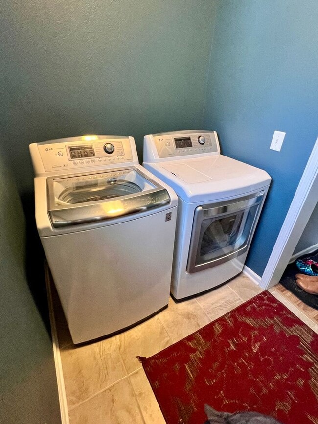 Building Photo - Menomonee Falls Single Family Home for Rent!