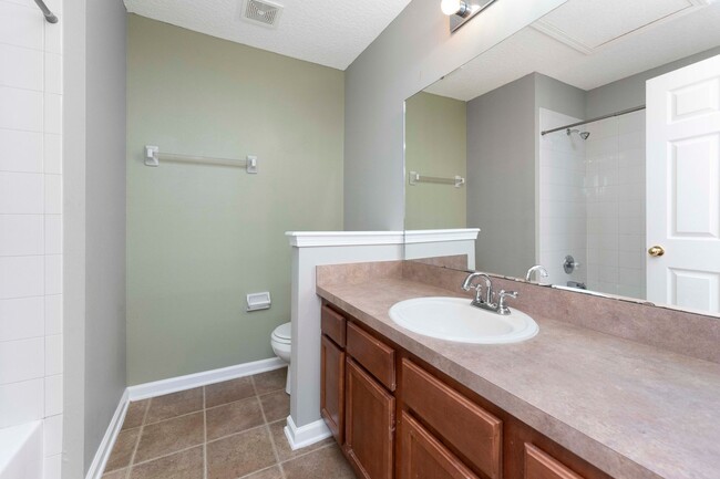Building Photo - Charming 3BR Townhouse with Garage & Priva...