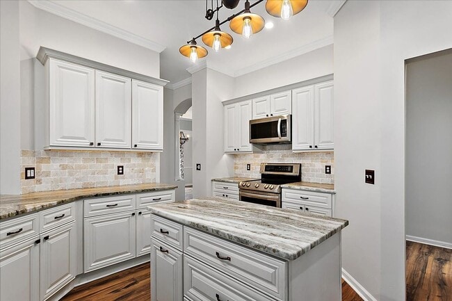 Building Photo - Beautiful Pool Home in highly desired Osprey Pointe!