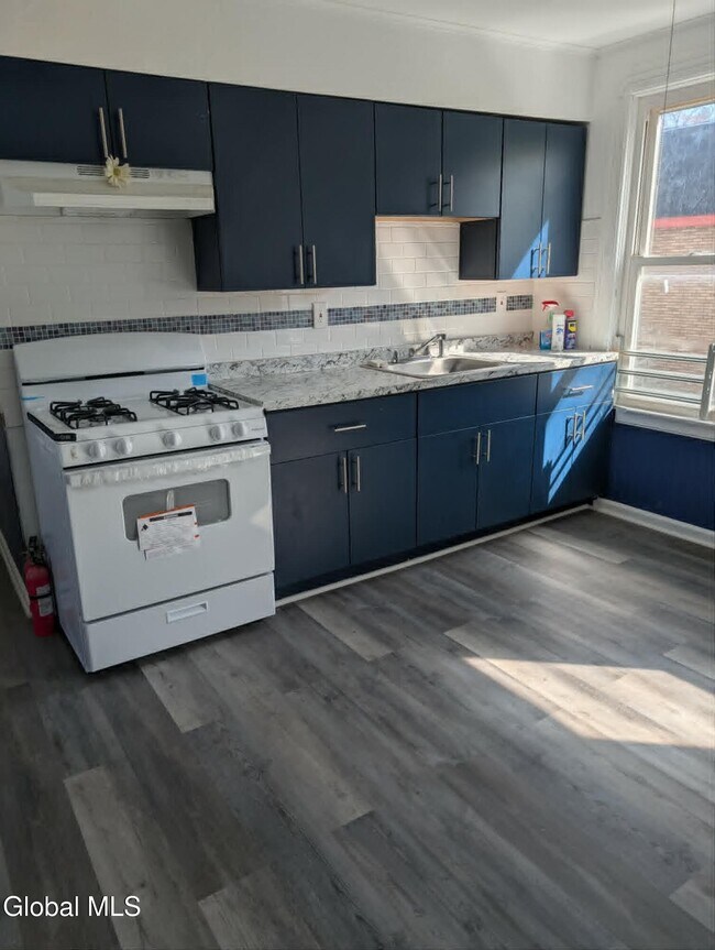 Building Photo - 120 Degraff St