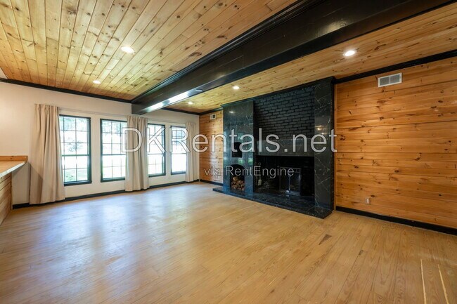 Building Photo - 2133 Cooper Way