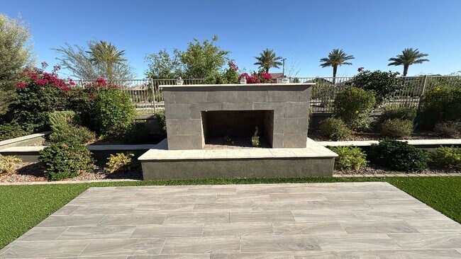 Building Photo - 5 bedroom 3.5 bath in Goodyear