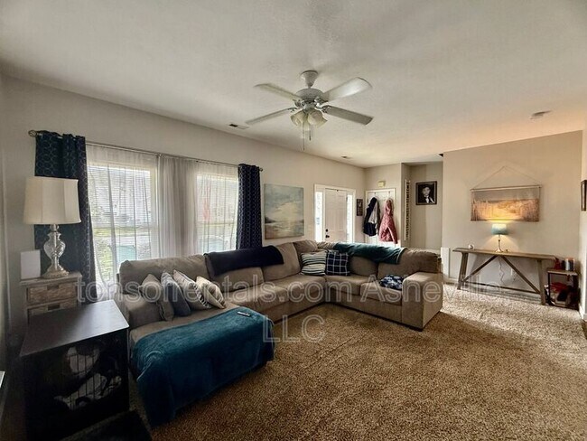 Building Photo - 23 Scottish Cir