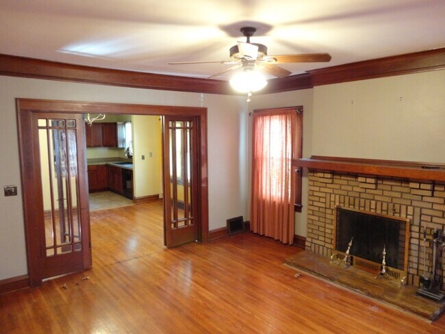 Building Photo - 1225 E Jefferson St