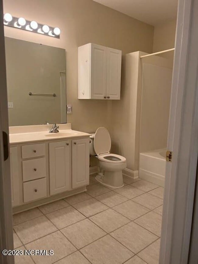 Building Photo - Two  Bedroom Two Bath