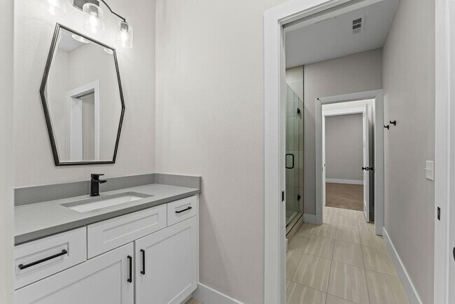 Building Photo - 3505 SW Radiance Ave