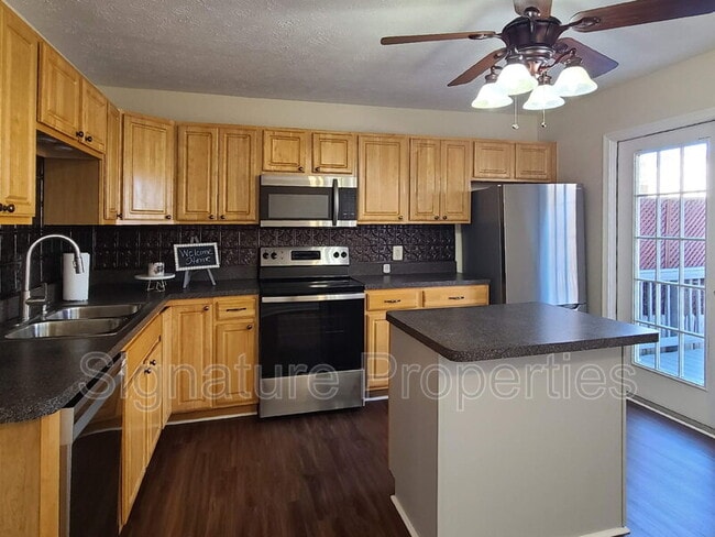 Building Photo - 106 Regina Ln