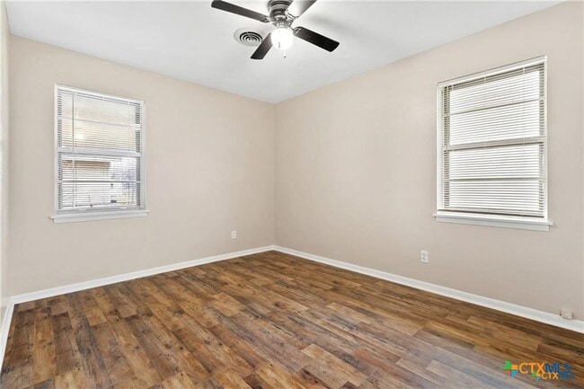 Building Photo - 1006 San Antonio St