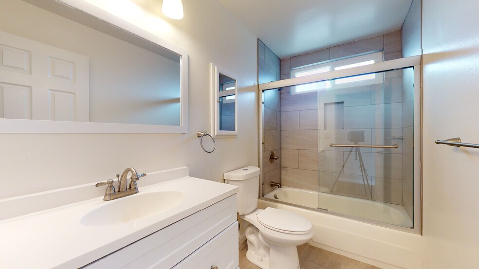 Building Photo - 242 Elwood St