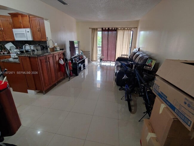 Building Photo - 690 W Park Dr